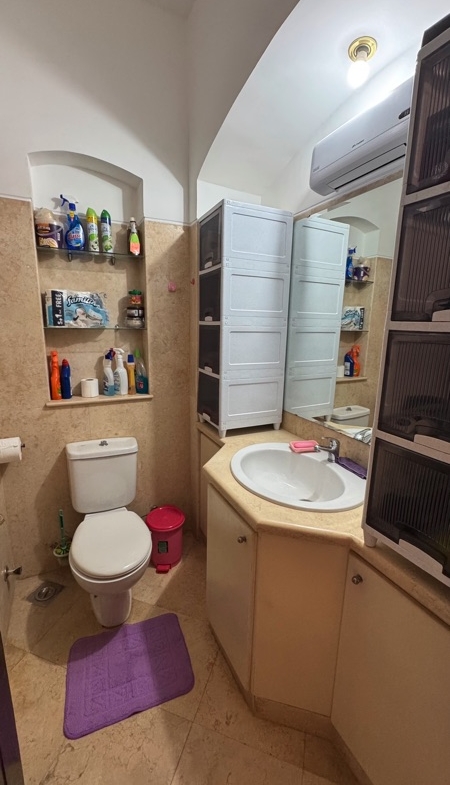 West Golf apartment bathroon