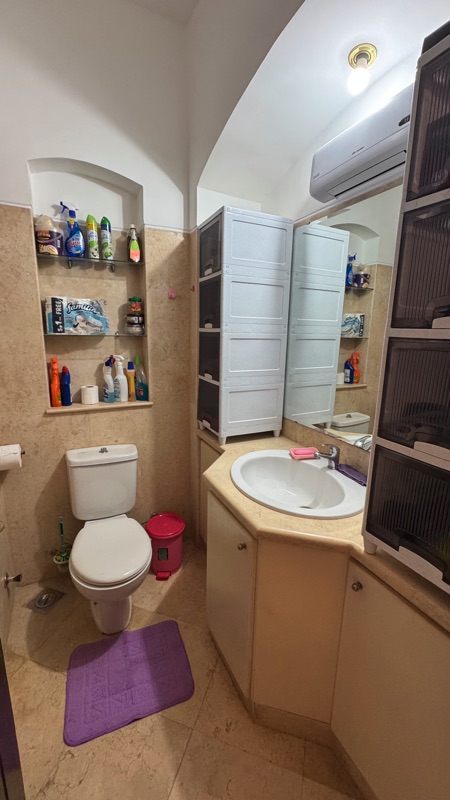 West Golf apartment bathroon